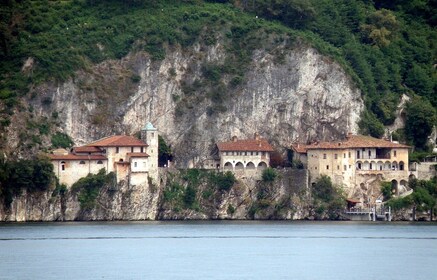 Stresa: crucero privado a Santa Caterina del Sasso