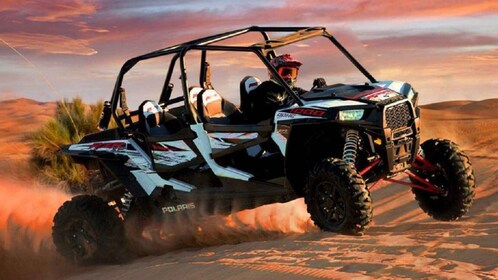 Dubai: Experiencia guiada de conducción de buggy en el desierto