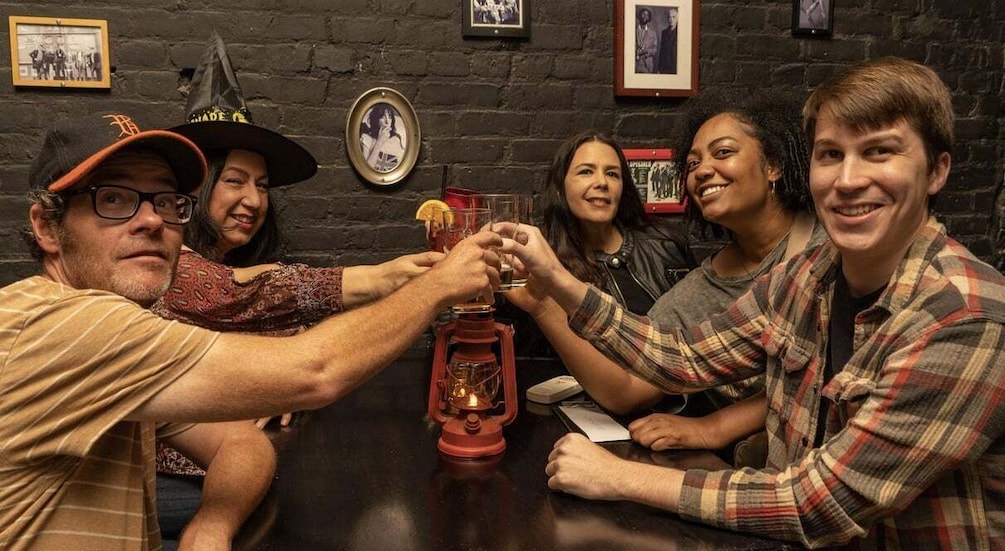 Portland: Ghosts Boos and Booze Haunted Pub Crawl