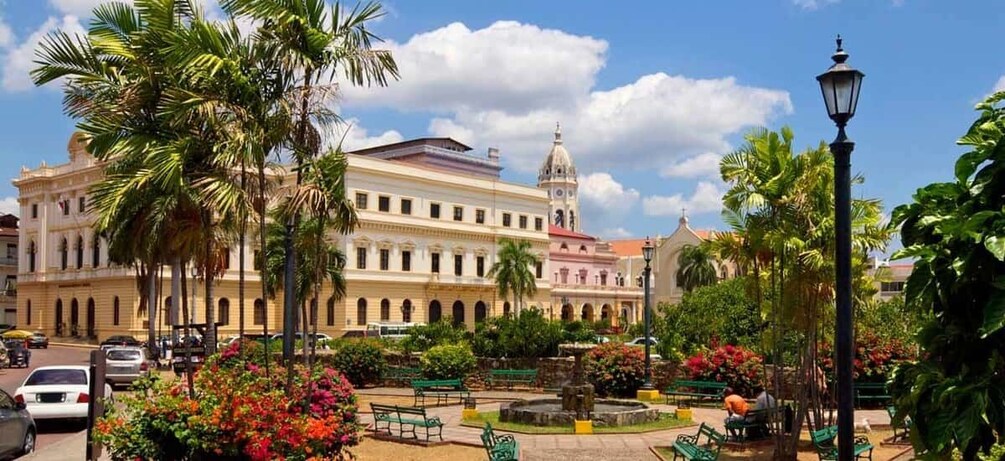 Picture 6 for Activity La Vieja, Miraflores Canal, & Casco Viejo Private City Tour