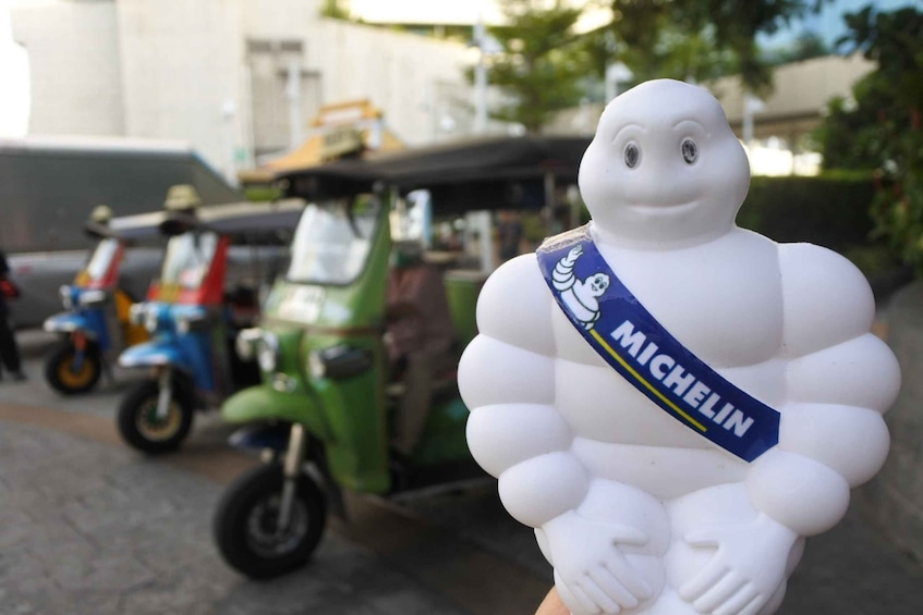 Bangkok: Michelin Guide Street Food Tour by Tuk Tuk