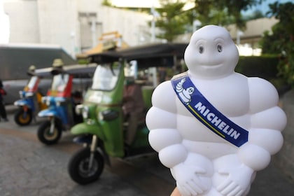 Bangkok: Tour del cibo di strada della Guida Michelin in Tuk Tuk