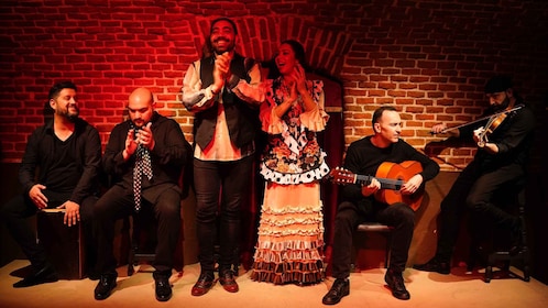 Madrid: Inngangsbillett til flamencoshow med drink og artistforedrag