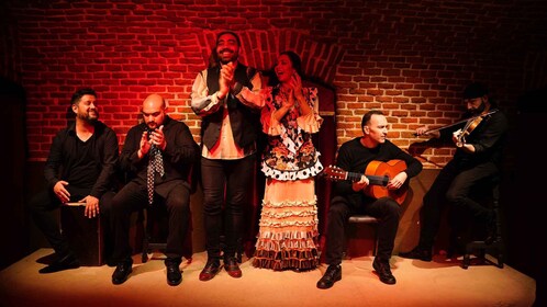 Madrid: Flamenco Show pääsylipun kanssa Drinkki & Taiteilija Talk