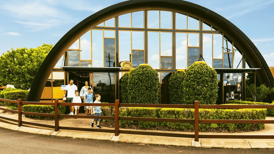 Bundaberg: Brew Tasting and Self-Guided Gallery Tour