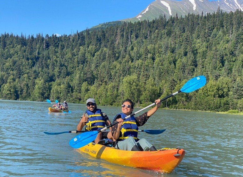 Seward Area Glacial Lake Kayaking Tour 1.5 hr from Anchorage