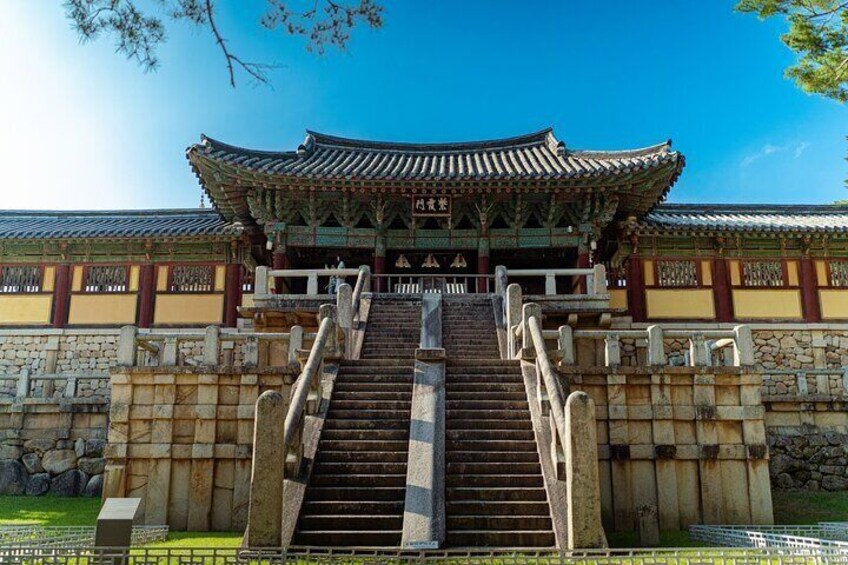 Bulguksa Temple - A UNESCO World Heritage Site, Bulguksa Temple is a tourist destination that Koreans of all ages have visited at least once.