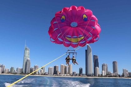 Gold Coast: vuelo en parasail en barco