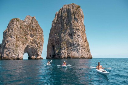 Capri Group Kayaking Tour: Cala Ventroso and the Green Cave