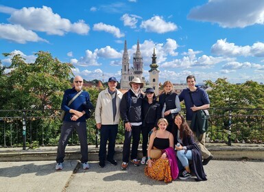 Zagreb: recorrido a pie por la ciudad con paseo en funicular y túneles de l...