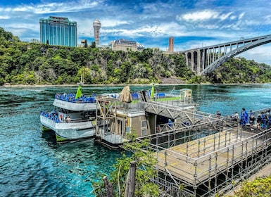 Cataratas del Niágara, EE. UU.: tour combinado de Maid of Mist y Cave of Wi...