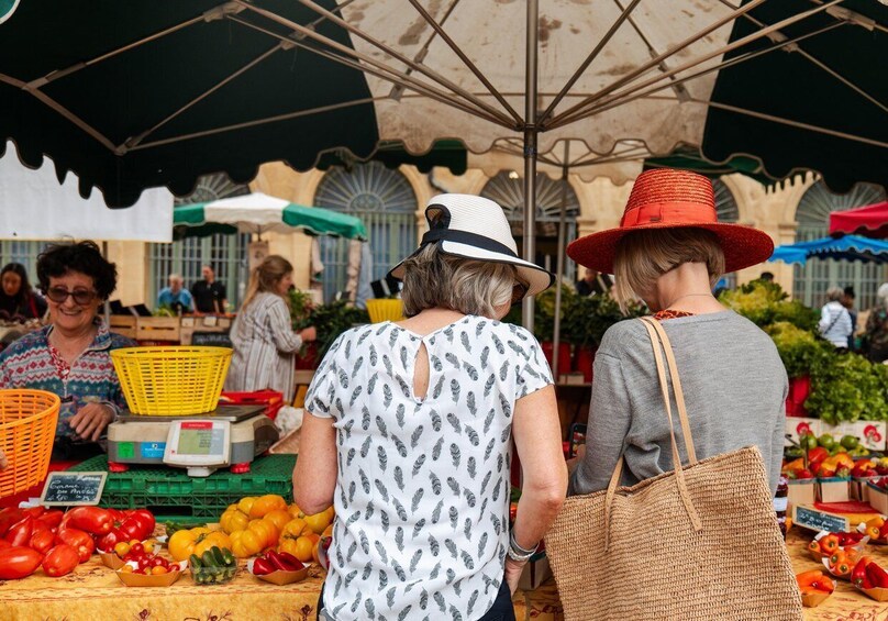 Aix-en-Provence City Tour with Wine and Cheese & Luberon