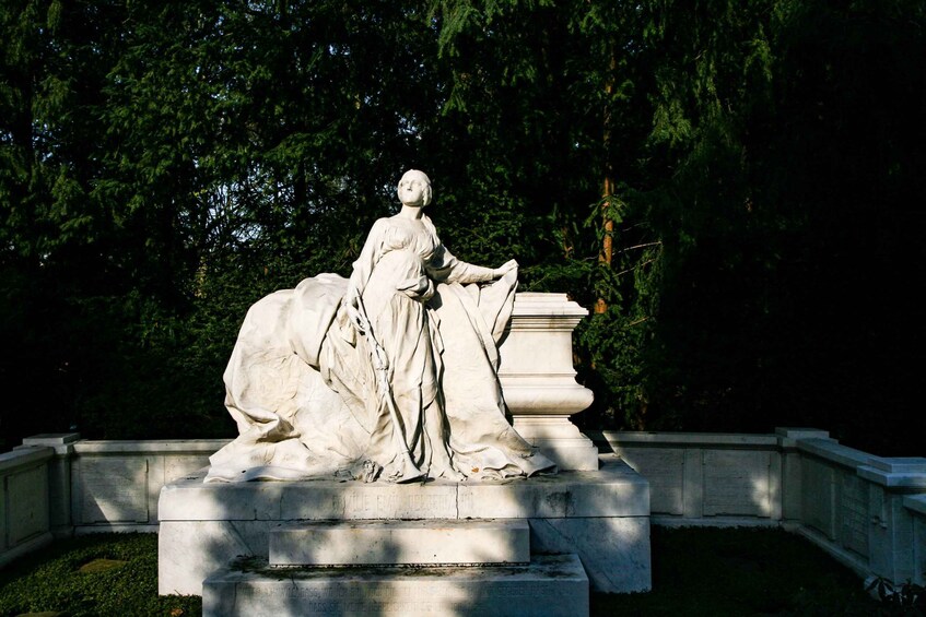 Picture 7 for Activity Cologne: Guided Tour of Melatenfriedhof