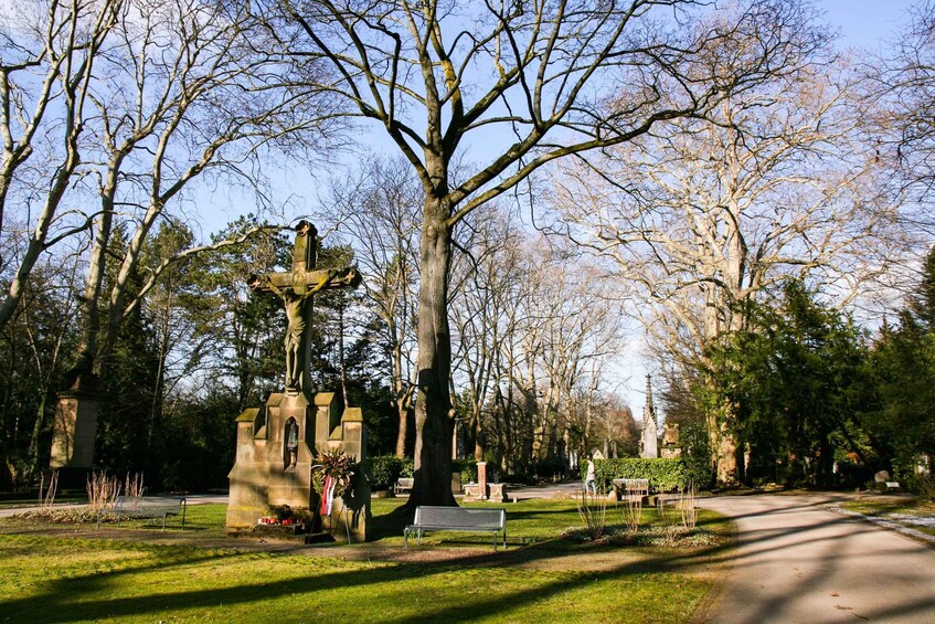 Cologne: Guided Tour of Melatenfriedhof