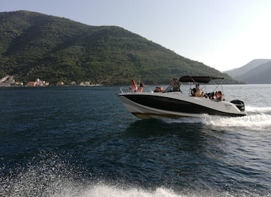 Kotor: recorrido en lancha rápida por la cueva azul y la playa de Žanjic