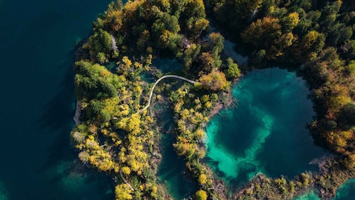 Split: Itseohjattu Plitvice-järvien päiväretki veneretkellä