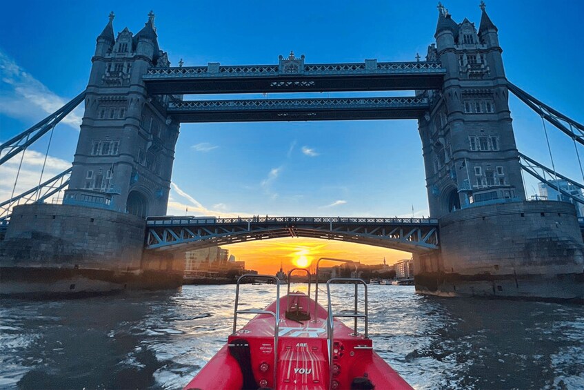 Picture 1 for Activity London: Thames Sunset Speedboat Experience with Drink