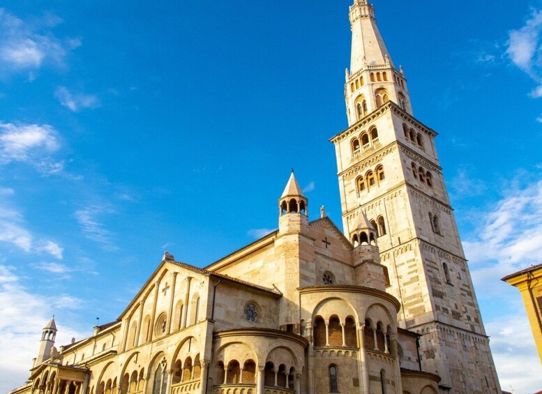 Picture 4 for Activity Modena Food Walking Tour with Typical Lunch