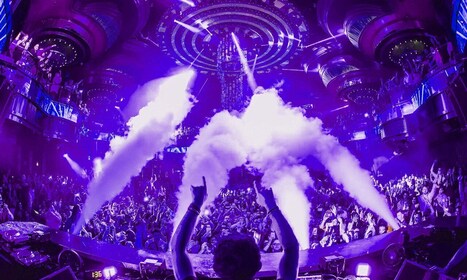 Las Vegas: Club Crawl and Party Bus with Free Drinks