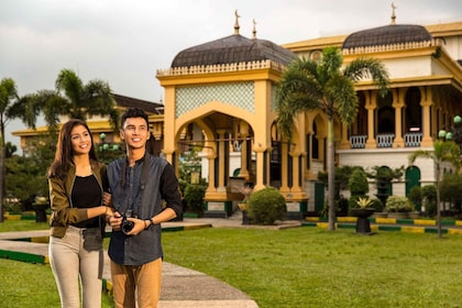 Medan: Highlights City Sightseeing Guided Group Tour