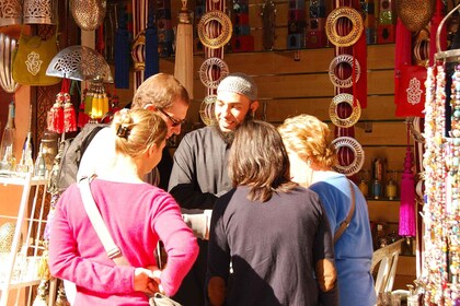 Marrakch: Souks and Foundouks Walking Tour with Moroccan Tea