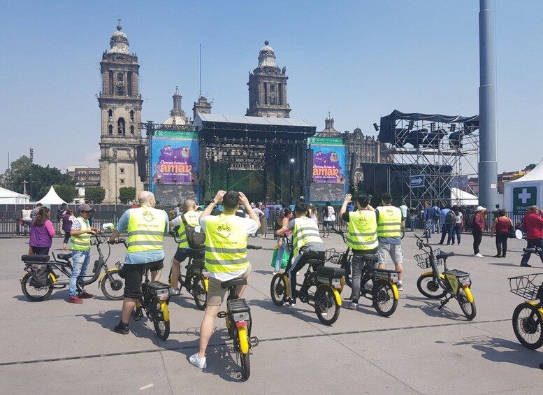 Picture 3 for Activity Mexico City: Electric Bike City Tour with Taco Stops