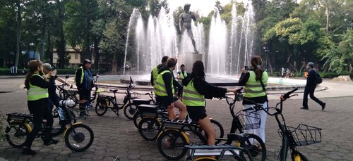 Recorrido en bici eléctrica por la ciudad con parada para tacos.