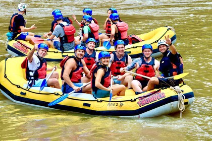 Cairns: furioso viaje en balsa por el río Thunder Barron Gorge