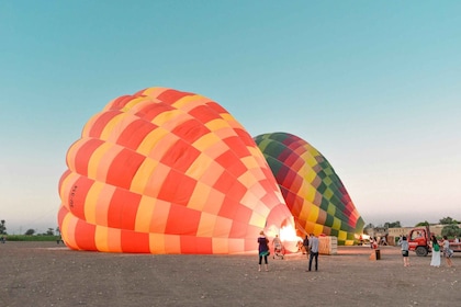 Dubai: Luchtballonvaart bij zonsopgang met E-certificaat