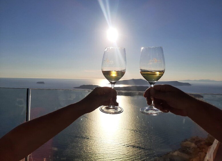 Santorini: Guided Wineries Private Tour with Wine Tastings