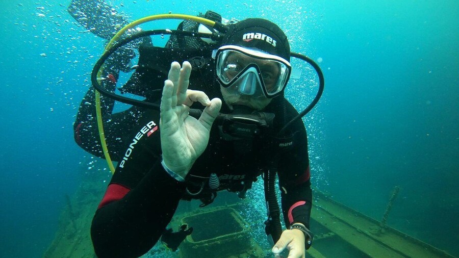 Santorini: Scuba Diving Experience in the Volcanic Caldera
