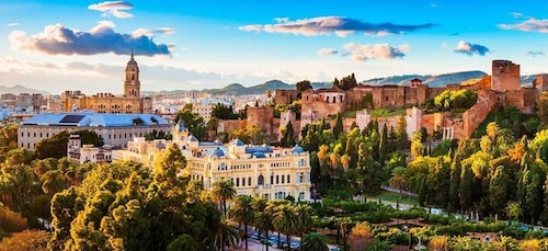 Málaga: Cathedral, Alcazaba, Roman Theatre Walking Tour