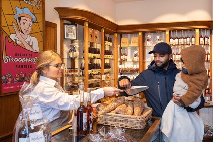 Gouda: entrada de fábrica de gofres con sirope y gofres