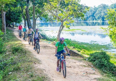 Radfahren auf den Angkor Backroads inklusive Mittagessen in einem lokalen H...