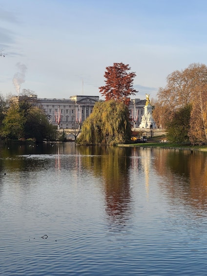 London: Three Palaces Walk & Tea at Kensington Palace