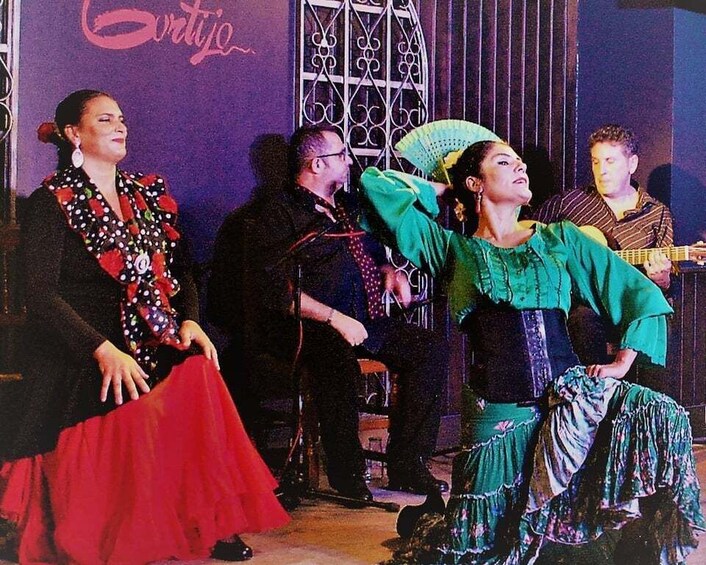 Picture 2 for Activity Madrid: Flamenco Show with dinner, drinks and optional class