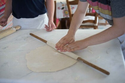 Desde Mykonos: clase de repostería en una granja de Mykonos con brunch