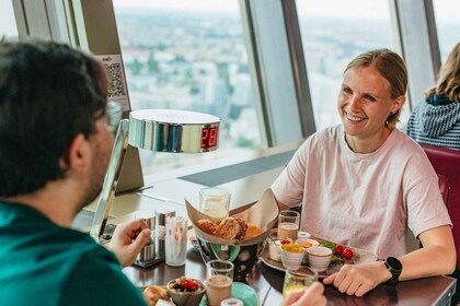 Berliini: TV-tornin lippu & aamiainen ravintola Revolvingissa.