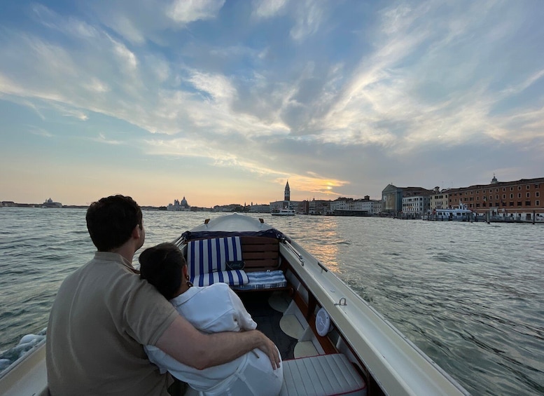 Venice: Private Sunset Lagoon Boat Ride with Aperitif
