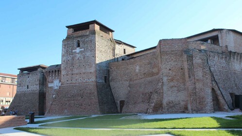 Rimini: Tour guidato di 6 ore in E-Bike di Roma e Valle del Marecchia