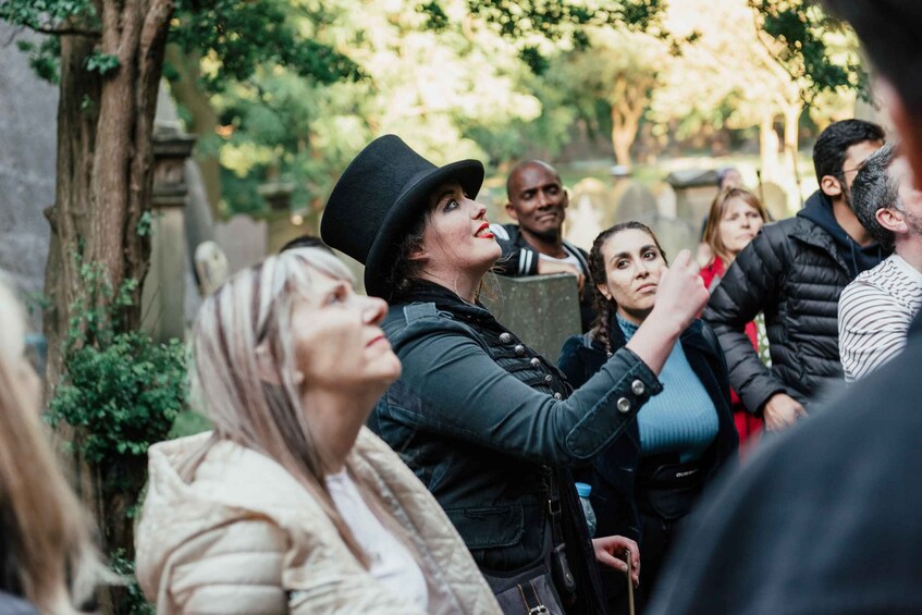 Picture 15 for Activity St James' Secret Garden Cemetery Shivers Ghost Tour