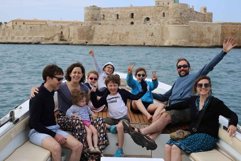 Syracuse: Ortigia Island Boat Trip with Marine Grottoes