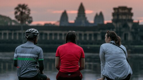 Angkor Quoi : Visite guidée du lever du soleil à vélo avec petit déjeuner e...