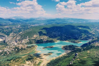 Fra Sinj: Flyvning over Imotski, Trilj, Omiš og Split