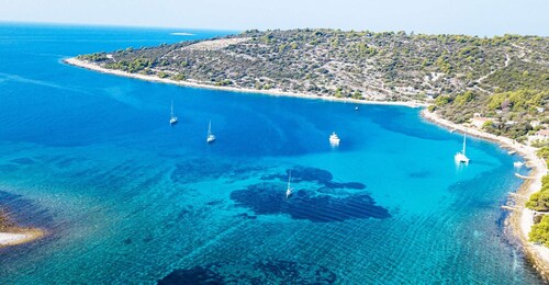 Trogir: White Lagoon, Maslinica & Blue Lagoon Speedboat Tour