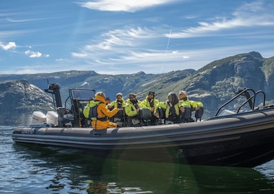 Fra Stavanger: RIB-tur til Lysefjord