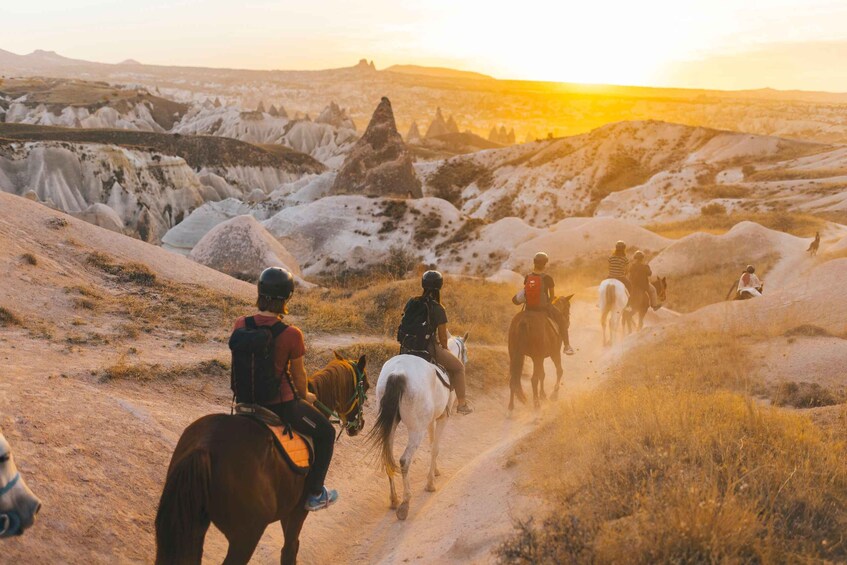 Cappadocia: Sunset or Daytime Horse Riding Tour