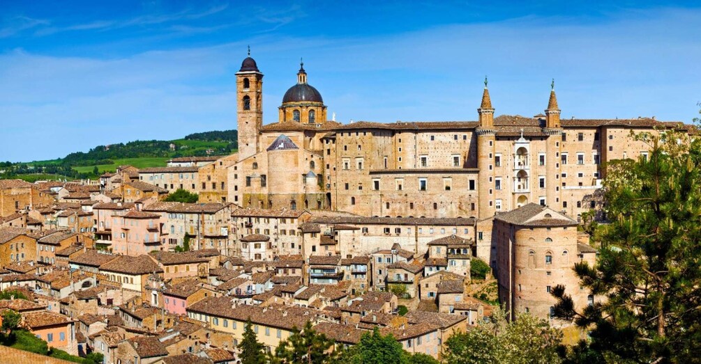 Urbino: Private Walking Tour with Ducal Palace Ticket