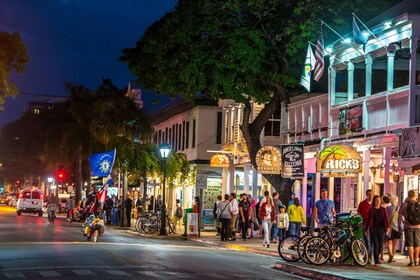 Recorrido a pie solo para adultos por el lado oscuro de Key West