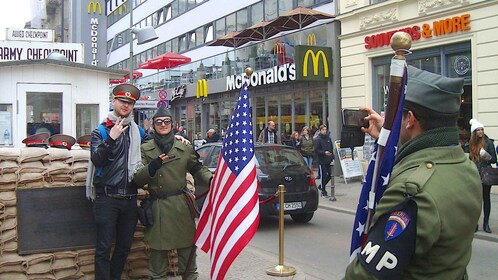 Berliinin vakoojien pääkaupunki 2 tunnin jännityskierros!